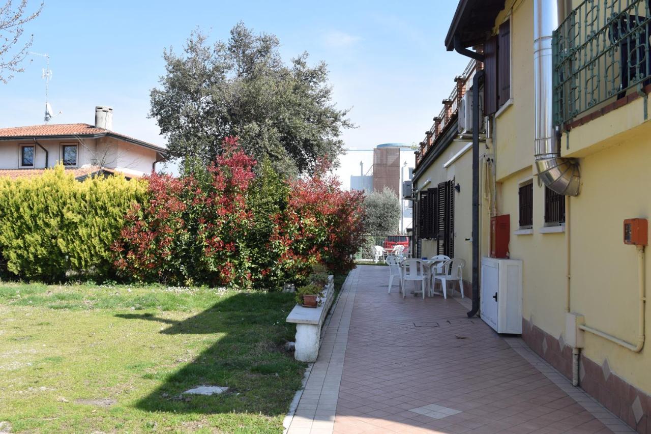 Albergo Trattoria Fioravante Peschiera del Garda Exterior photo